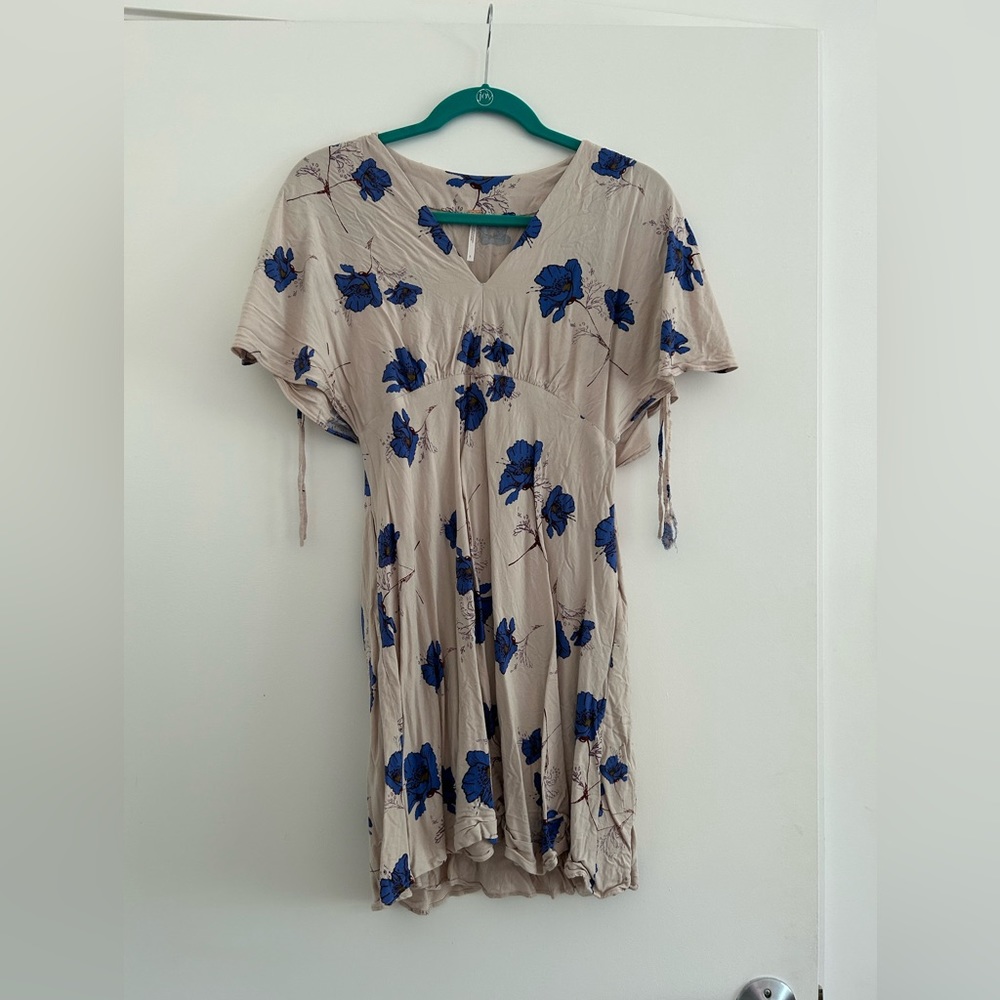 Short sleeved floral dress